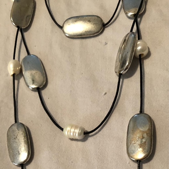 Silver-looking Necklace - Picture 2 of 3